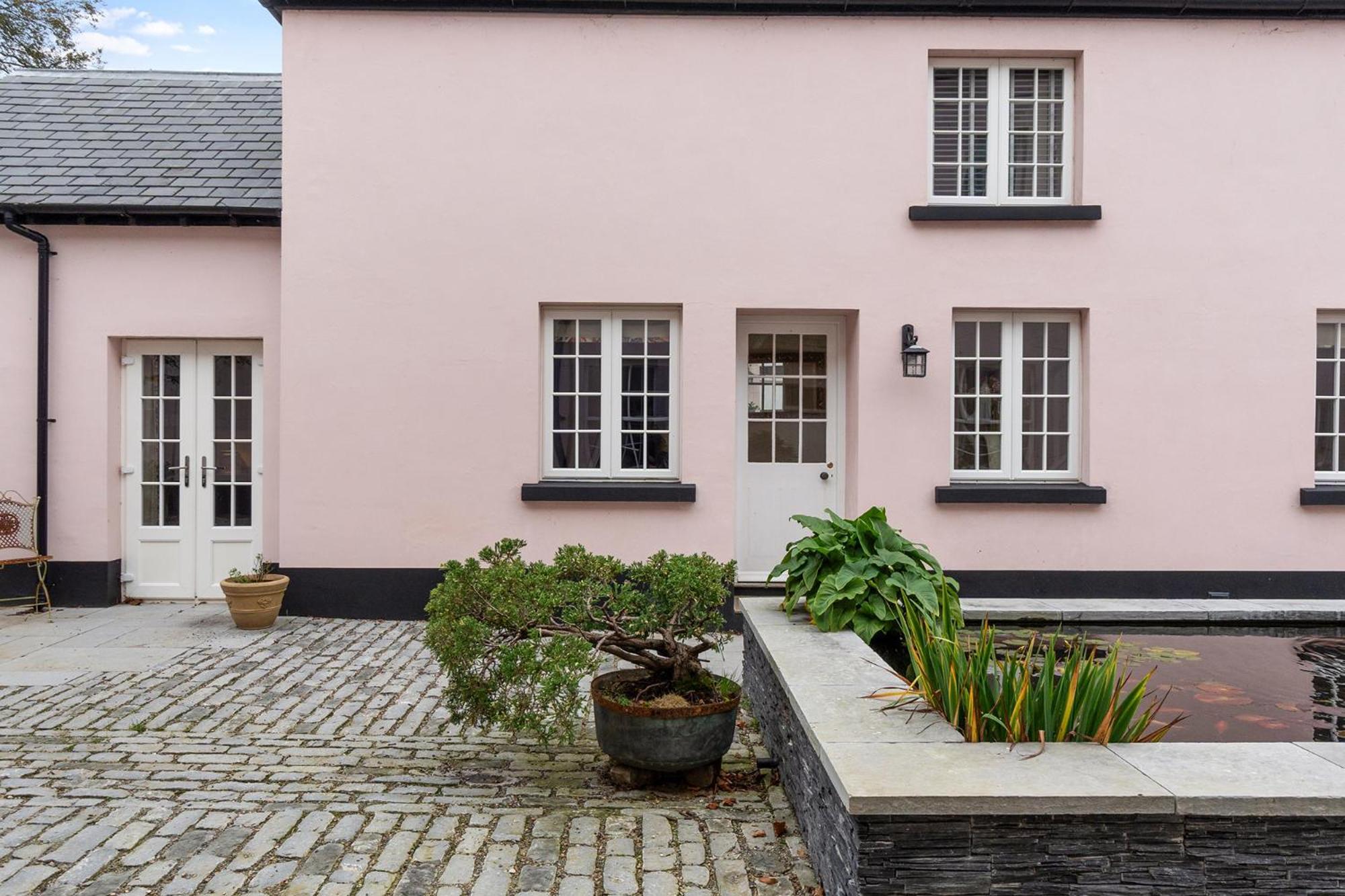 The Coachhouse, , Sleeps 4 Holiday home *
